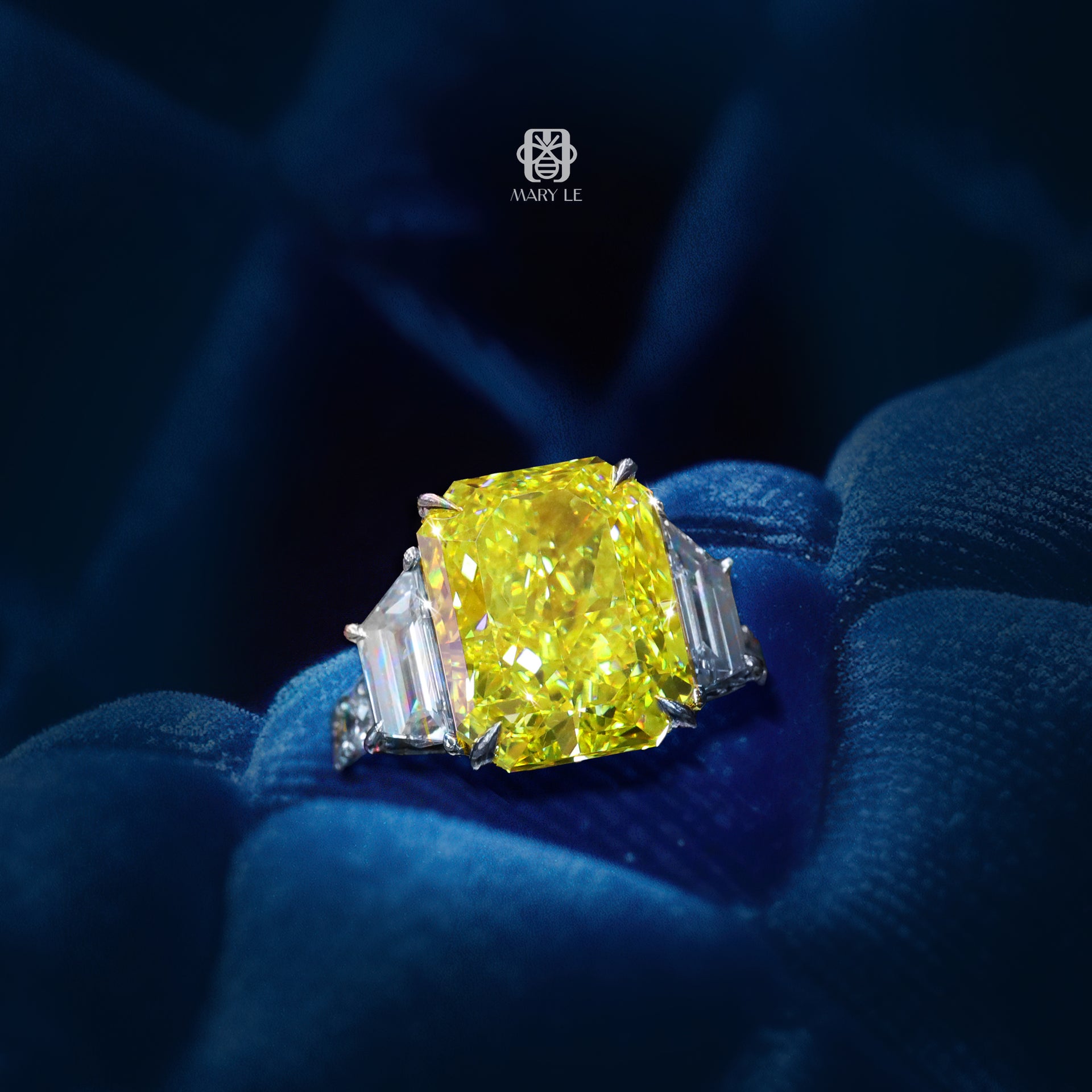 Vivid Splendor Ring | M220